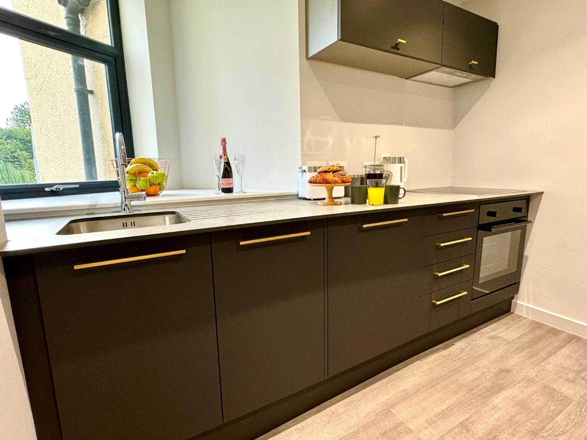 Amazing Large 3 Bedroom Apartment - Sleeps 8! Bournemouth Esterno foto