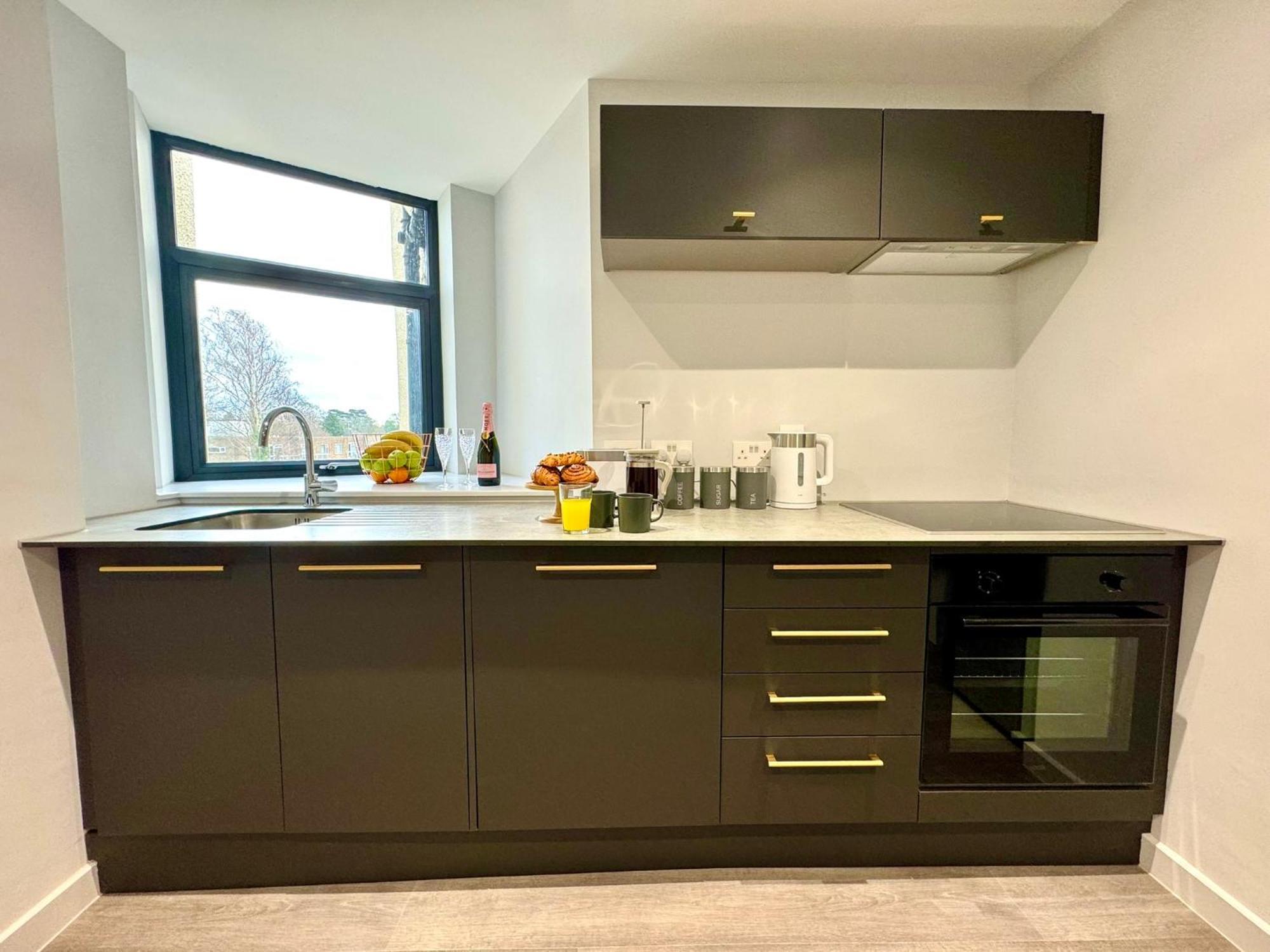 Amazing Large 3 Bedroom Apartment - Sleeps 8! Bournemouth Esterno foto