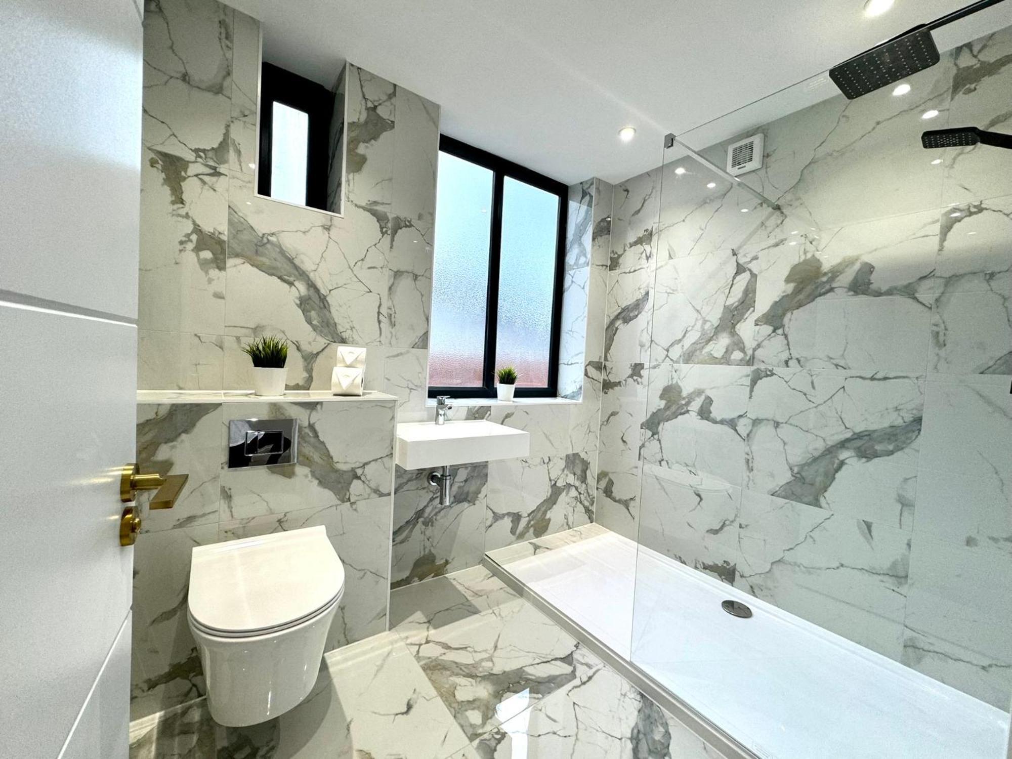 Amazing Large 3 Bedroom Apartment - Sleeps 8! Bournemouth Esterno foto